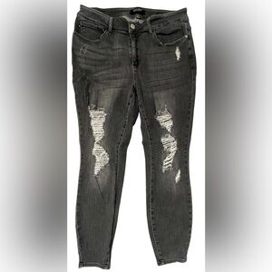 Judy Blue Distressed Skinny Jeans